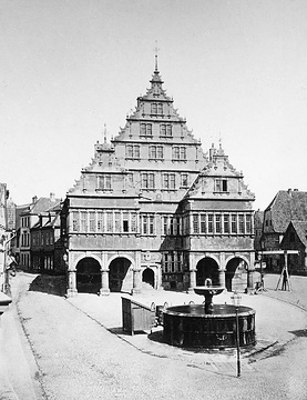 Das Rathaus, Westernstraße, erbaut 1613-20 im Stil der Weserrenaissance und des frühen Barock durch den Fürstbischof Dietrich von Fürstenberg, Aufnahme von Friedrich Hundt, um 1869