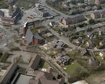 Münster, Gievenbeck: Kath. Kirche St. Michael, Wnschedeweg, Besselweg; untere linke Bildhälfte: Michaelschule Münster-Gievenbeck