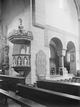 Kanzel und Gedenkstein des Tabernakel-Stiftes in der St. Peter und Paul-Kirche in Gehrden