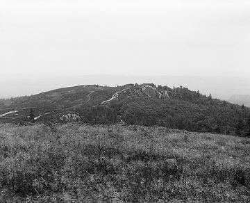 Kuppe der lippischen Velmerstot (441m) mit dem Naturschutzgebiet Silberort