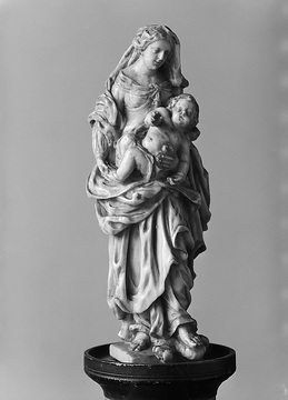 Madonnen-Ausstellung: Madonna mit Kind, Elfenbeinplastik, 2. Hälfte 17. Jahrhundert