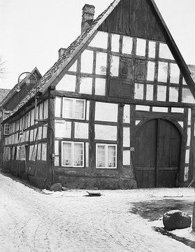 Ältestes Haus der Stadt in der "Kurze Straße" (ehemalige Scheune von 1596), um 1930?