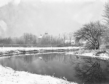 Flussbiegung der Seseke bei Haus Schwansbell im Winter, um 1930?