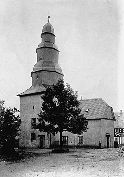 Holzhausen: Dorfkirche mit dreistufigem Glockendach (Holzhausen)