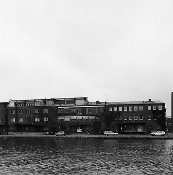 Hafenviertel: Werksgebäude am Stadthafen I, im Zuge der Hafensanierung ab 1996 umgebaut zu Wohn- und Bürogebäuden