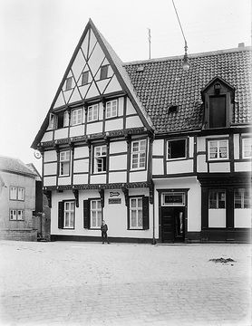 Fachwerkhaus aus dem 16. Jahrhundert: Haus Wagner (erbaut 1543) an der Thomaestraße, Aufnahmedatum der Fotografie ca. 1913.