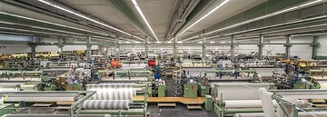 Schmitz Textiles GmbH & Co. KG: Blick in den Websaal von Schmitz Textiles in Emsdetten