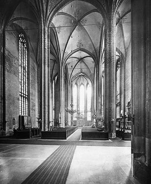 Pfarrkirche St. Maria zur Wiese: Blick durch das Mittelschiff, Aufnahmedatum der Fotografie ca. 1913.