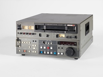 Betacam SP, Kassettensystem, 1/2 Zoll, Markteinführung 1986, hier: Modell PVW-2800P von Sony
