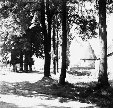 Gut Vordereichholz mit Hofkapelle, Steinheim-Eichholz. Undatiert, um 1930?