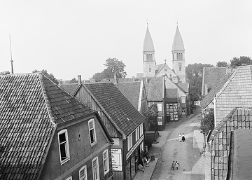 Rheda, um 1920?: Wohnviertel mit kath. Pfarrkirche St. Clemens, neuromanisch, erbaut 1910 von Josef Becker, Mainz