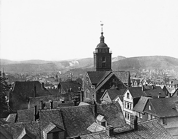 Blick über die Stadt Siegen auf die Nikolai-Kirche