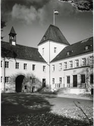 Hier sieht man ein Bild des Schlossgebäudes vor dem Umbau im Jahr 1986 Hier sieht man ein Bild des Schlossgebäudes vor dem Umbau im Jahr 1986