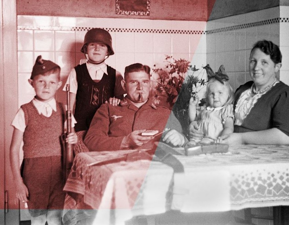 Familie am Tisch, Foto ca. 1940