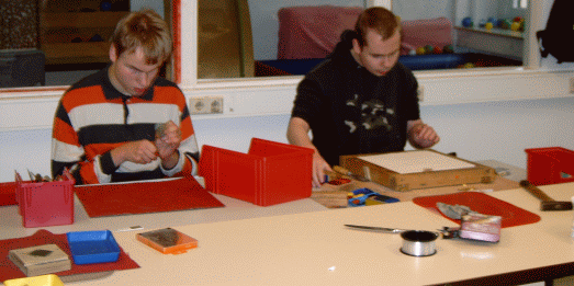 Gruppe der Gastgeschenke bei der Arbeit