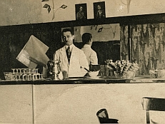 Eiscafé Majer, um 1930