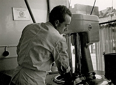 Bei der Eisherstellung, 1960er Jahre