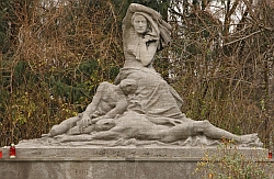 Ehrenmal für die Opfer des Grubenunglücks auf der Zeche Minister Stein vom 11.2.1925 auf der Dortmunder Nordfriedhof.