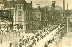 Trauerzug für die 62 Todesopfer der Schlagwetterexplosion auf der Dortmunder Zeche Kaiserstuhl am 19.8.1893