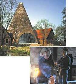 Im Gernheimer Glash�ttenturm wird wieder Glas produziert.
