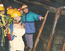 Kinder im Stollen
