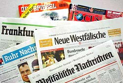 Collage verschiedener Zeitungstitel
