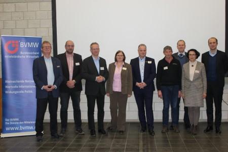 von links nach rechts: Andreas Kerschl (BVMW), Stephan Morawitz (Tempton), Andreas Remmert (AXA Generalvertretung), Prof. Dr. Monika Dobberstein (Wirtschaftsförderung der Stadt Soest), Jörg Emig (amg Consulting & Engineering GmbH), Michael Launen (BBQ-Action), Erwin Denninghaus (BBW Soest), Annegret Britze (FAW gGmbH), Dr. Max Hermann (amg Consulting & Engineering GmbH), Foto: BVMW (vergrößerte Bildansicht wird geöffnet)