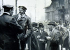 Vor der Schifferbörse in Ruhrort 1922 Vor der Schifferbörse in Ruhrort 1922