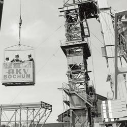 Bauarbeiten am Fördergerüst, Mai 1988. Foto: Berthold Socha (vergrößerte Bildansicht wird geöffnet)