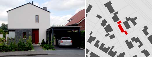 Giebelfassade mit Carport und Lageplan