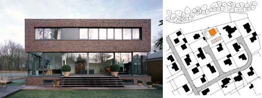 Westfassade mit grozgigen Terrassen zum Garten; Lageplan Thesing + Thesing Architekten BDA