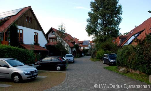 Straenraum mit eingeschossiger Bebauung