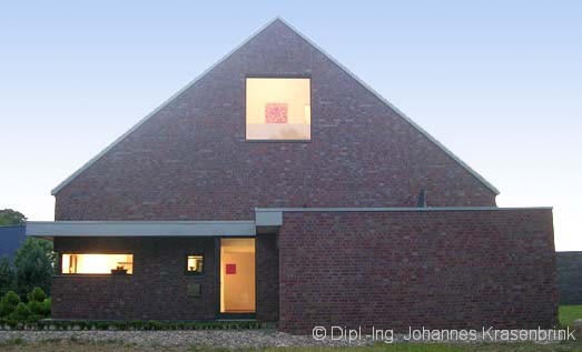 Giebelseite mit Garage