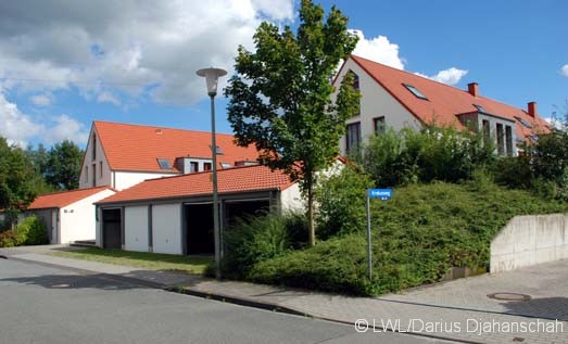 Garagen nrdlich vor den Wohnhusern