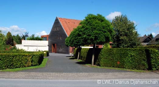 Hauszufahrt zum umgebauten Wohnhaus