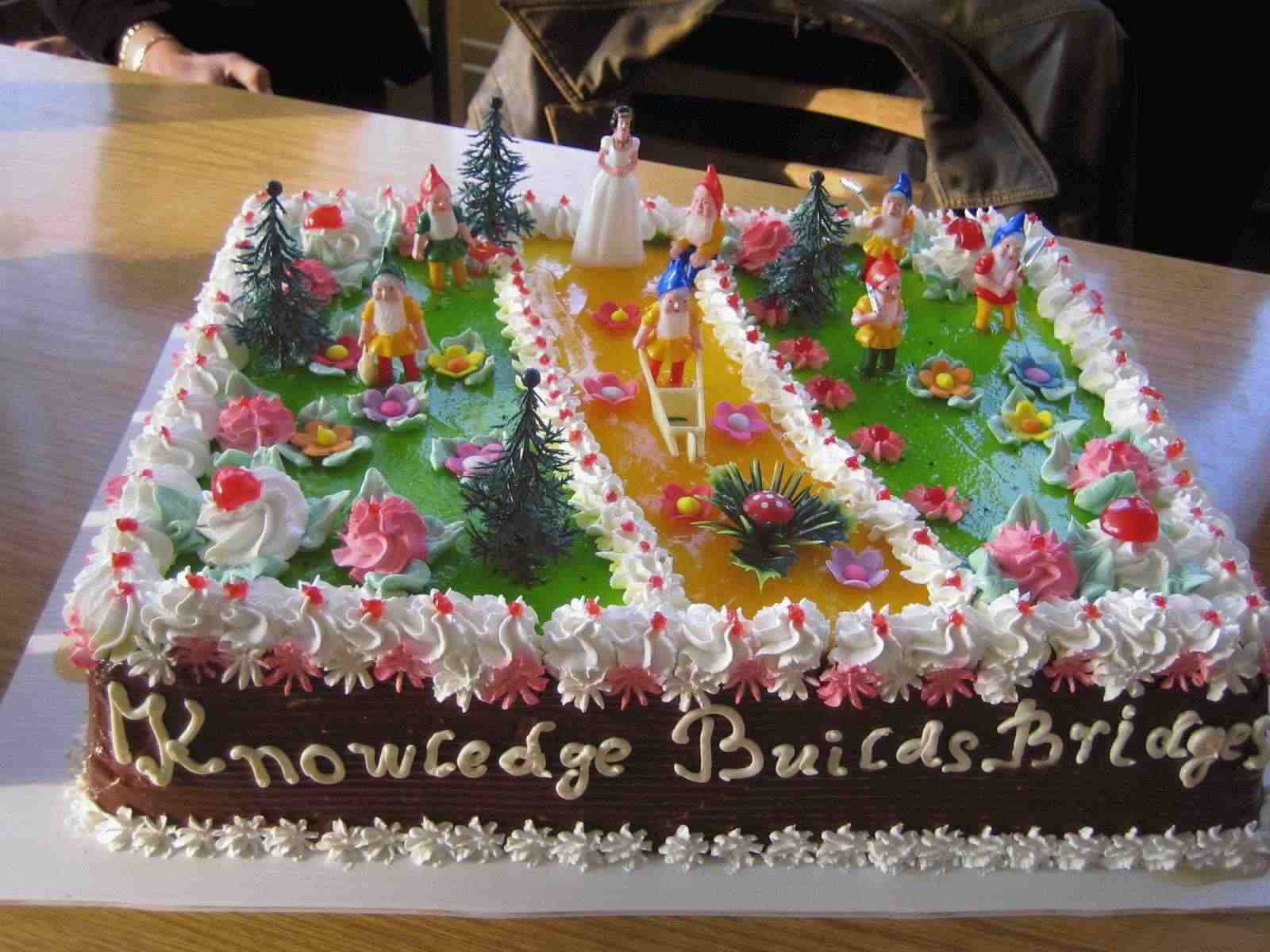 You can see a nice cake with "knowledge builds bridges" on it an the story of "Snowwhite" build of sugar figures!