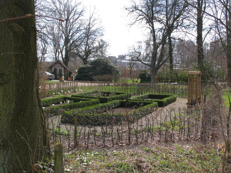 Blick in den Bauerngarten, welcher als Schaugarten konzipiert ist.