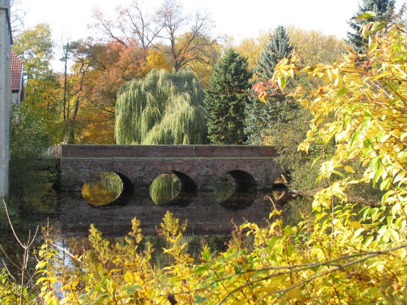 Die Brücke mit den wappentragenden Löwen wurde Anfang des 18. Jahrhunderts errichtet.