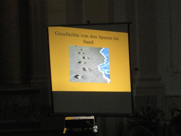 "Spuren im Sand" - zu diesem Bild haben sich die Konfirmanden Gedanken gemacht.