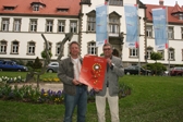 Pflegedirektor Rüdiger Keuwel und Hubert Lücke, Leiter des Pflegedienstes der Abteilung Allgemeins Psychiatrie, zeigen das Plakat zum Berliner Gesundheitspreis. Pflegedirektor Rüdiger Keuwel und Hubert Lücke, Leiter des Pflegedienstes der Abteilung Allgemeins Psychiatrie, zeigen das Plakat zum Berliner Gesundheitspreis.
