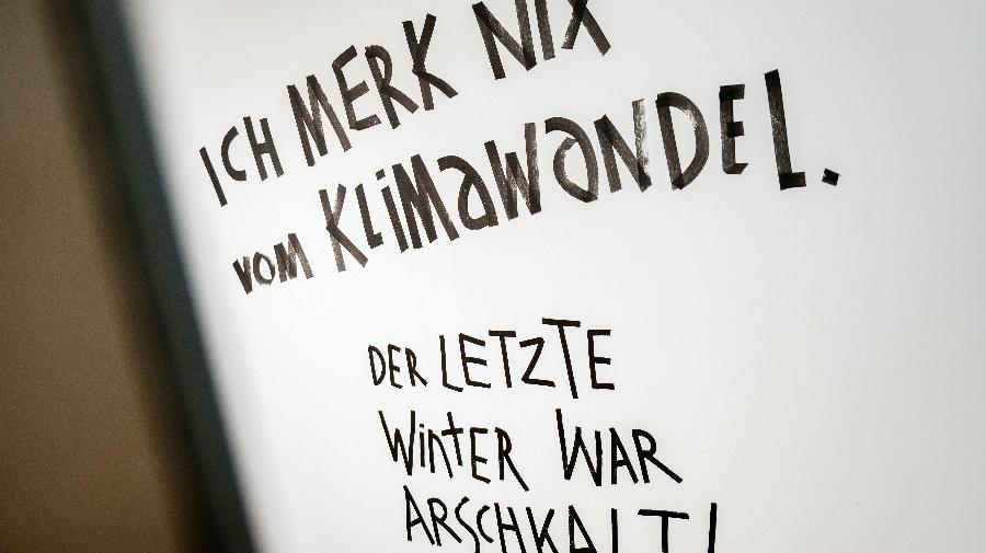 Schriftzug auf Wand: Ich merk nix vom Klimwandel. Der letzte Winter war Arschkalt!