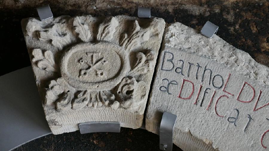 Der Schlussstein des barocken Klosterbaus.