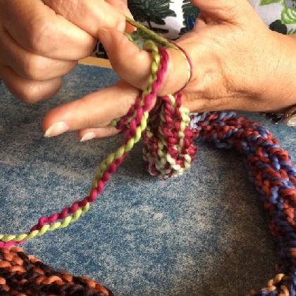 Altes Handwerk: Fingerstricken