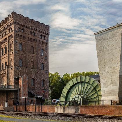 Hochseilgarten vorm Industriedenkmal