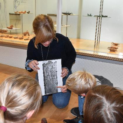 Im Schatten der Legion: Frauen und Kinder
