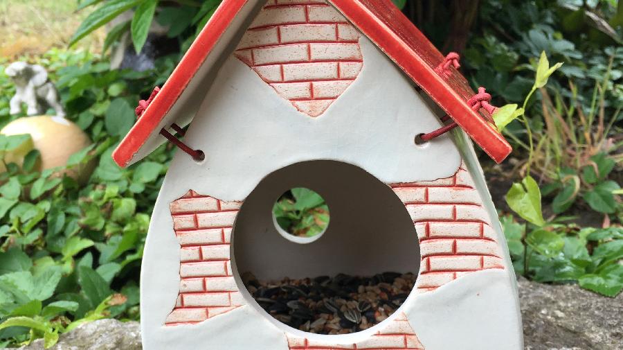 Vogelfutterh¿uschen_Erwachsene 16x9.jpg