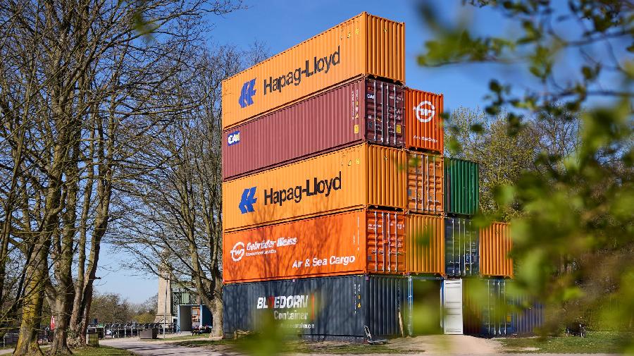 13786-008_16x9 gross.jpg