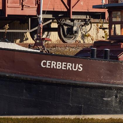 Von Nixe, Ostara und Cerberus