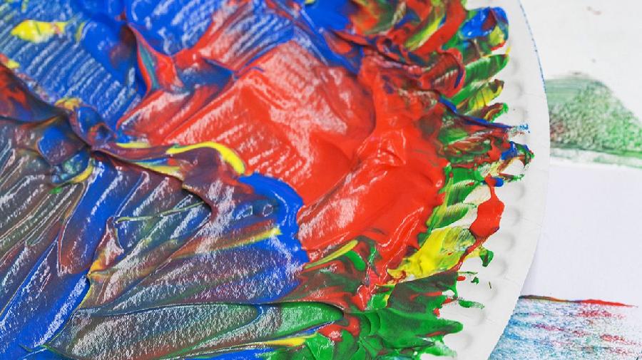 Ein Teller voller Farbe