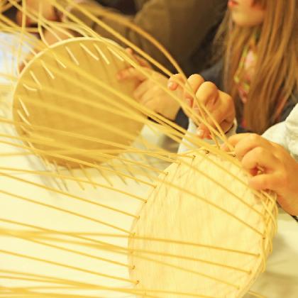 Osterkörbchen flechten